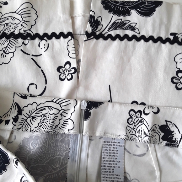 PLUS SZ 14  BLACK &  WHITE COTTON BLEND FLOWER PRINT SKIRT - Picture 4 of 4